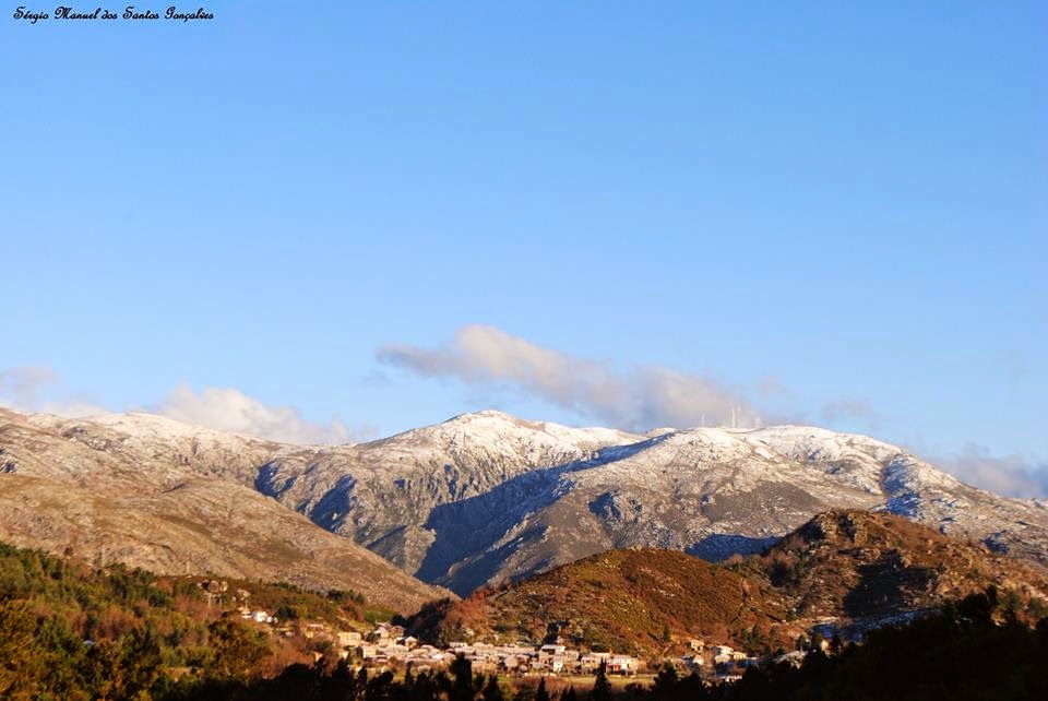 Hoje 04-01-2015  No Gerês - Ao fundo São João do Campo e Serra Amarela