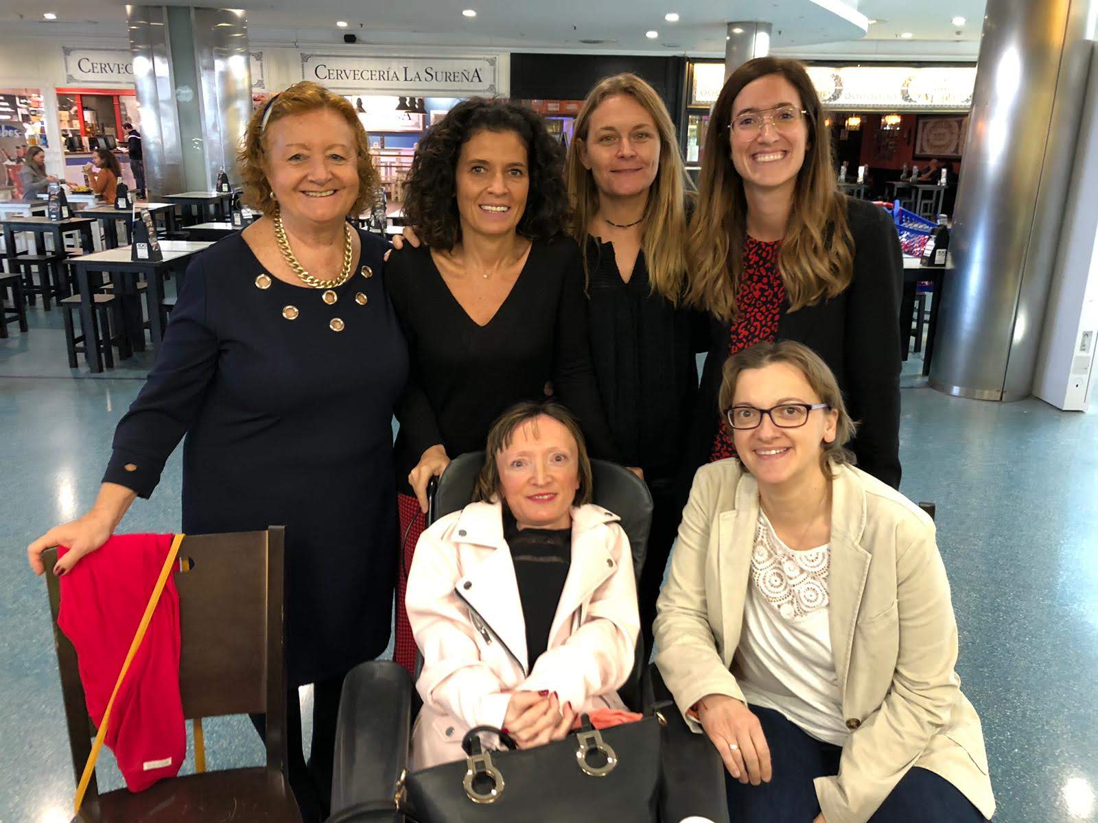 Patricia Marín, con Representantes de Ipsen