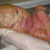 Un papa donne le bain à sa fille malade, ce qu'il lui fait ensuite vous laissera sans mots...