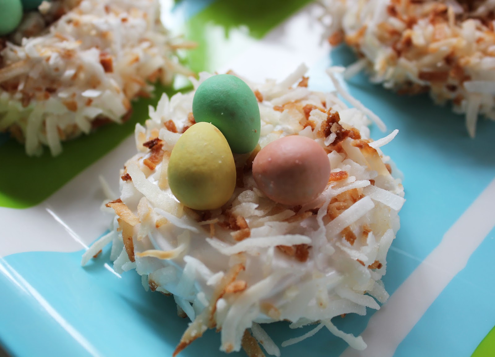 Caramels, Bonbons et Chocolats Easter egg marshmallow nests