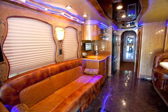 Inside Timbaland S Tour Bus Timbaland Page 1 Fansite