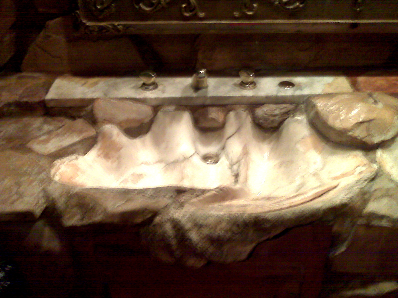 clam shell sink