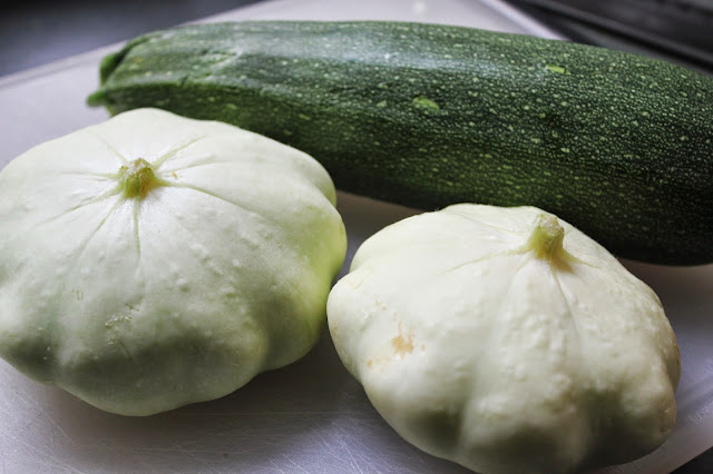 1 zucchini and 2 pattypan squashes