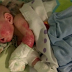 Un bébé passe à deux doigts de la mort, mais une réaction de sa mère lui sauve la vie.