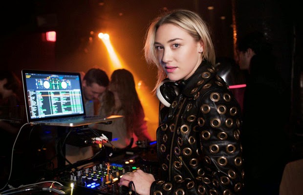 DJ MIA MORETTI