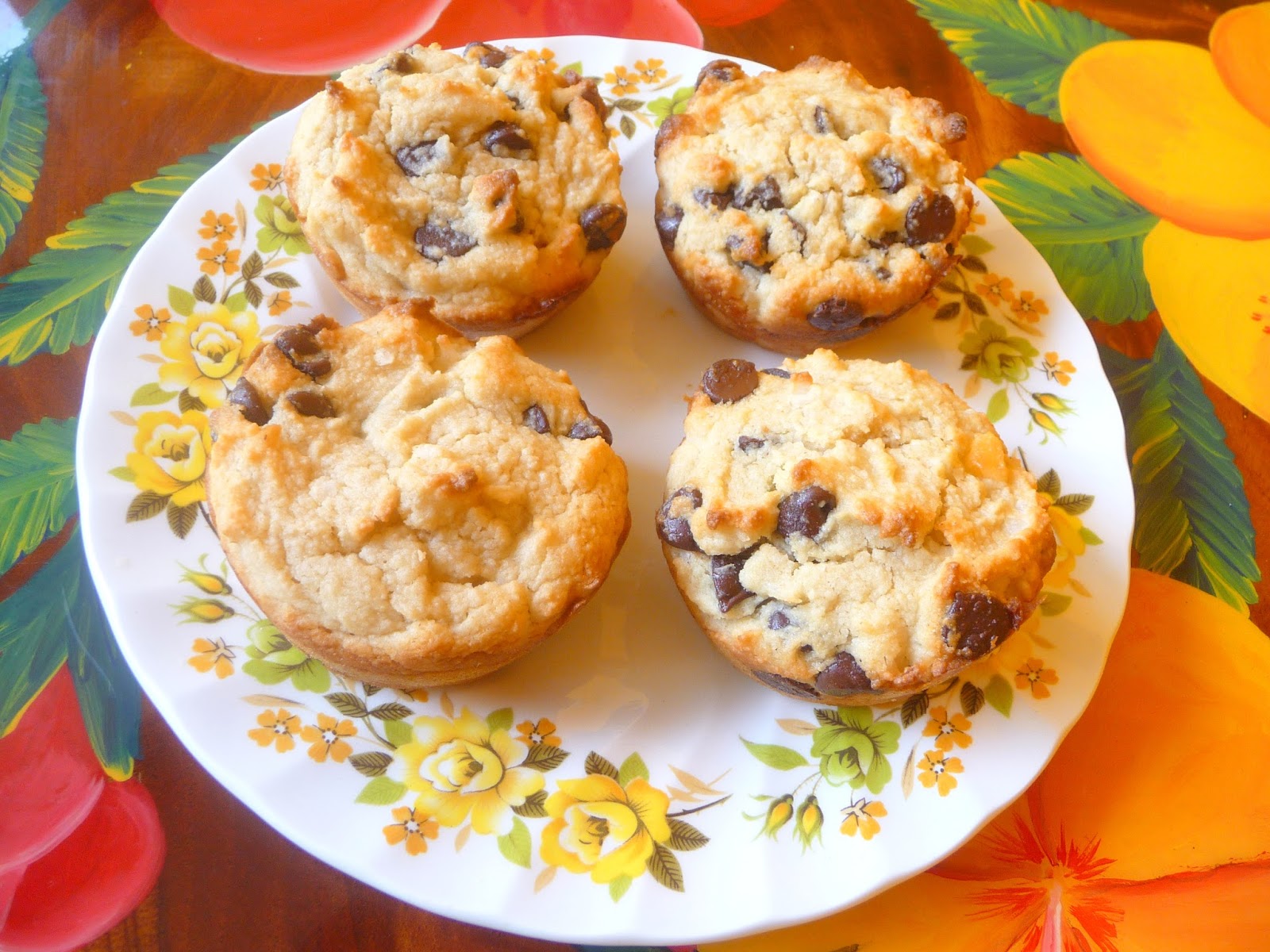 SPLENDID LOWCARBING BY JENNIFER ELOFF COCONUT MILK CHOCOLATE CHIP MUFFINS