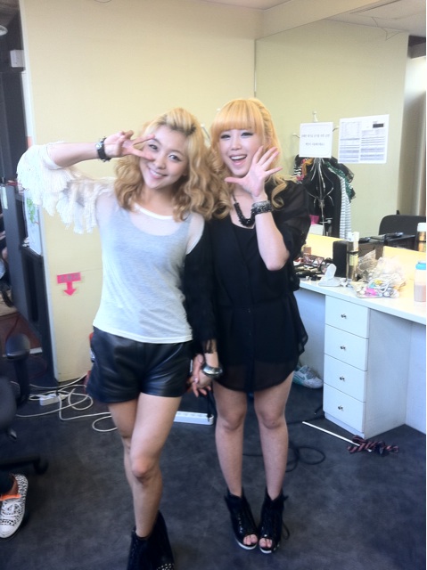 [11.04.14] Luna & Hyosung (SECRET) posan juntas en ''MTV the Show'' Luna+hyosung