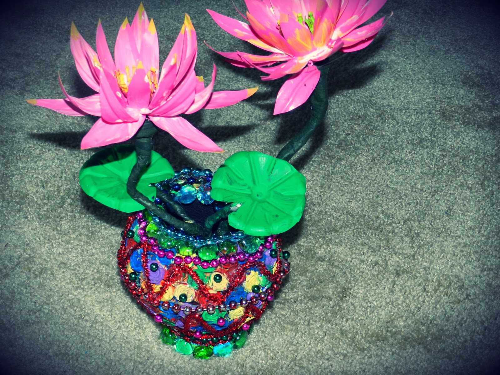 Creative DIY crafts Coconut shell flower vase decorated with news