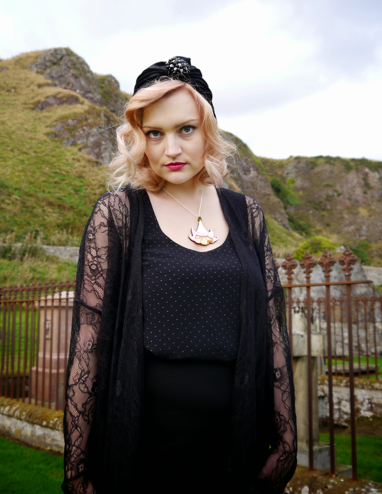 spiritual medium, psychic, the coven, witch, fashion, peach hair, turban, 1920s, flapper, poisonous flowers, scottish bloggers, scotstreetstyle, Kimberley festival, Scotland, graveyard, real ghost