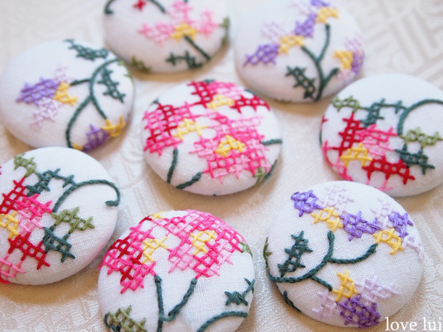 lovelui blog Cross Stitch Buttons