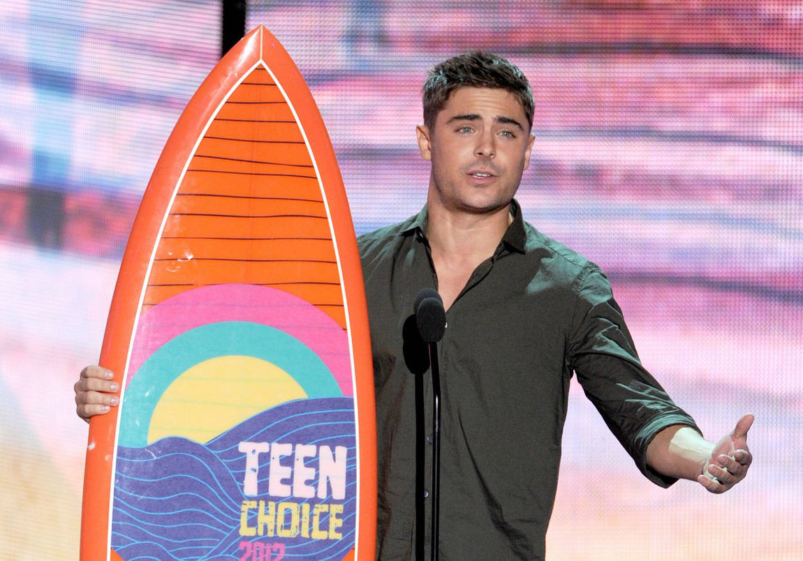 http://2.bp.blogspot.com/-FELo_dJc2r4/UA1hH2AXicI/AAAAAAAAGXE/ncGCAwkvYG0/s1600/zac-efron-teen-choice-awards-2012-winner-06.jpg