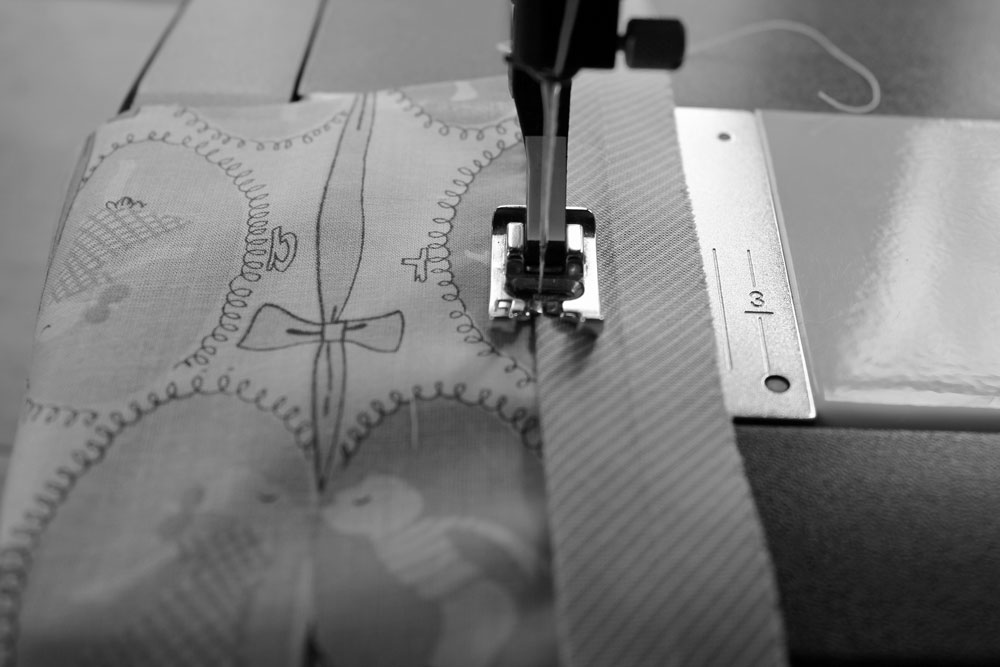 The Makers' Journal HOW TO finish raw edges option 1.