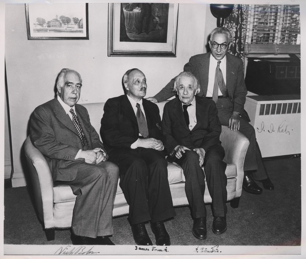 external image Niels+Bohr%252C+Ernest+Rutherford%252C+Albert+Einstein+and+William+Lawrence+before+a+meeting+of+the+Conference+of+Solway+in+Belgium%252C+1954.jpg