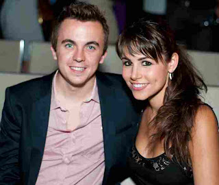 frankie muniz income watching movies watch frankie muniz and girlfriend are frankie muniz income watching movies watch frankie muniz and girlfriend are