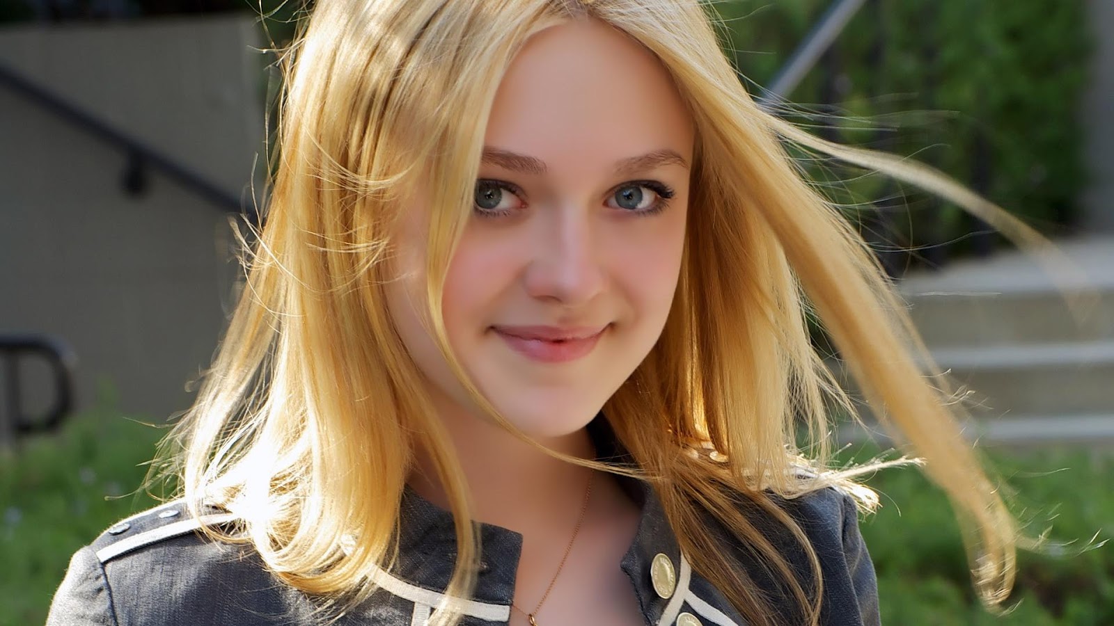 http://2.bp.blogspot.com/-FFxLg3x8rSI/UU3J3U7xjRI/AAAAAAAA-_w/HWM3tuLP8EE/s1600/Dakota-Fanning-2013-Background-HD-Wallpaper.jpg
