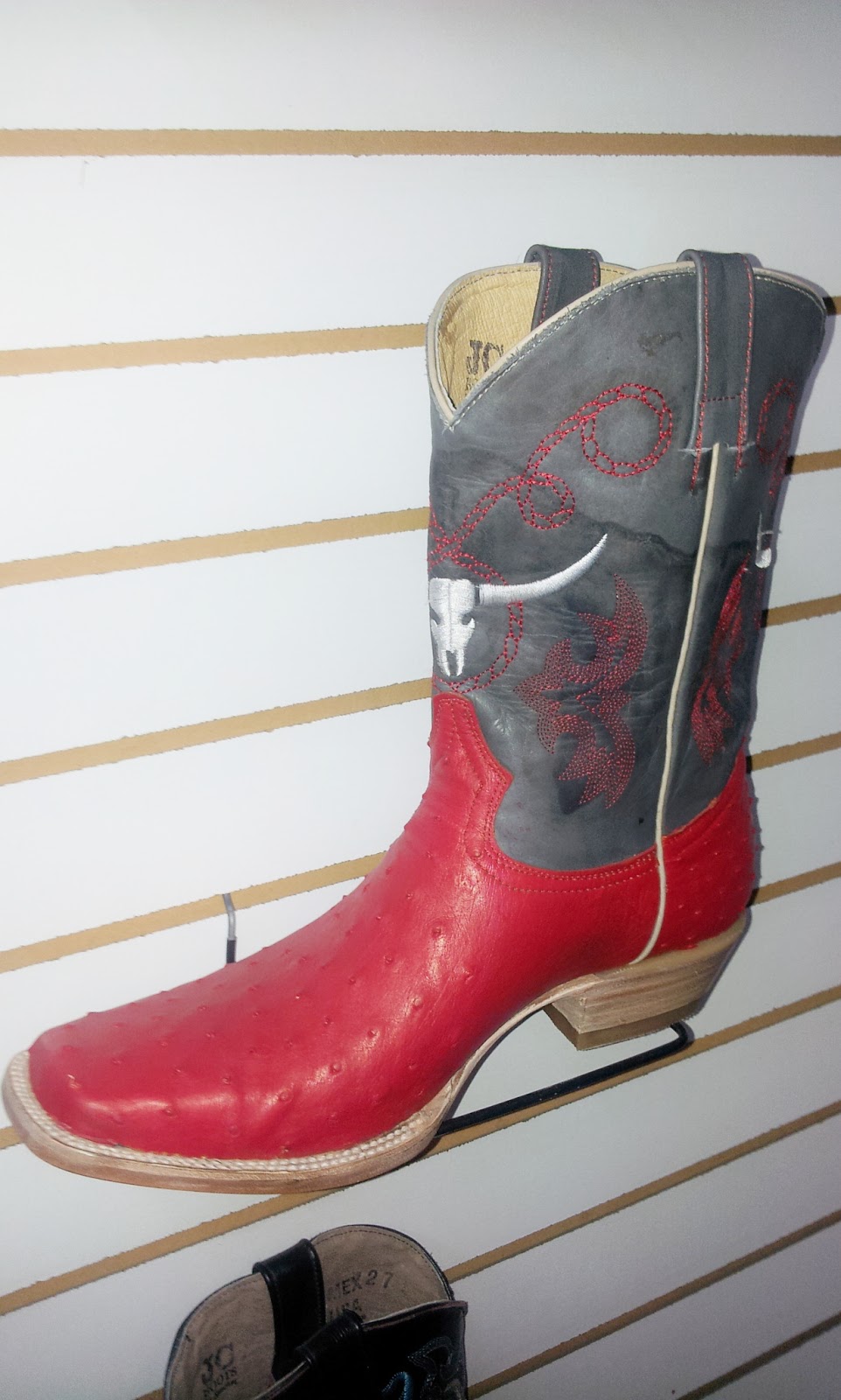 botas rojas de avestruz
