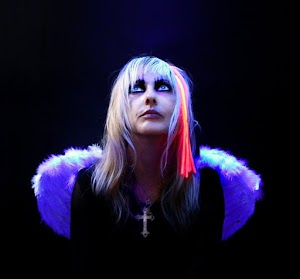 Un clásico de Adriana Calcanhotto, Devolva-me, interpretado en español por su autora: Lilian Knapp, del Dúo Leno & Lilian