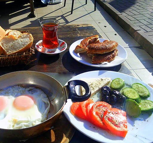 Menemen Turkish Scrambled Eggs With Tomatoes Recipe A Kitchen In Istanbul