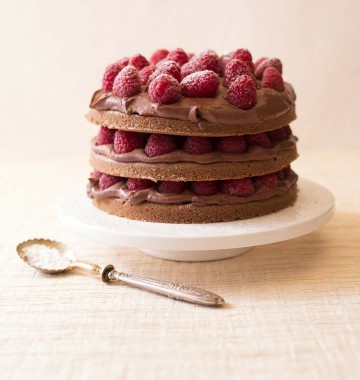 Layer cake au chocolat tonka et framboises (gâteau à étages)   