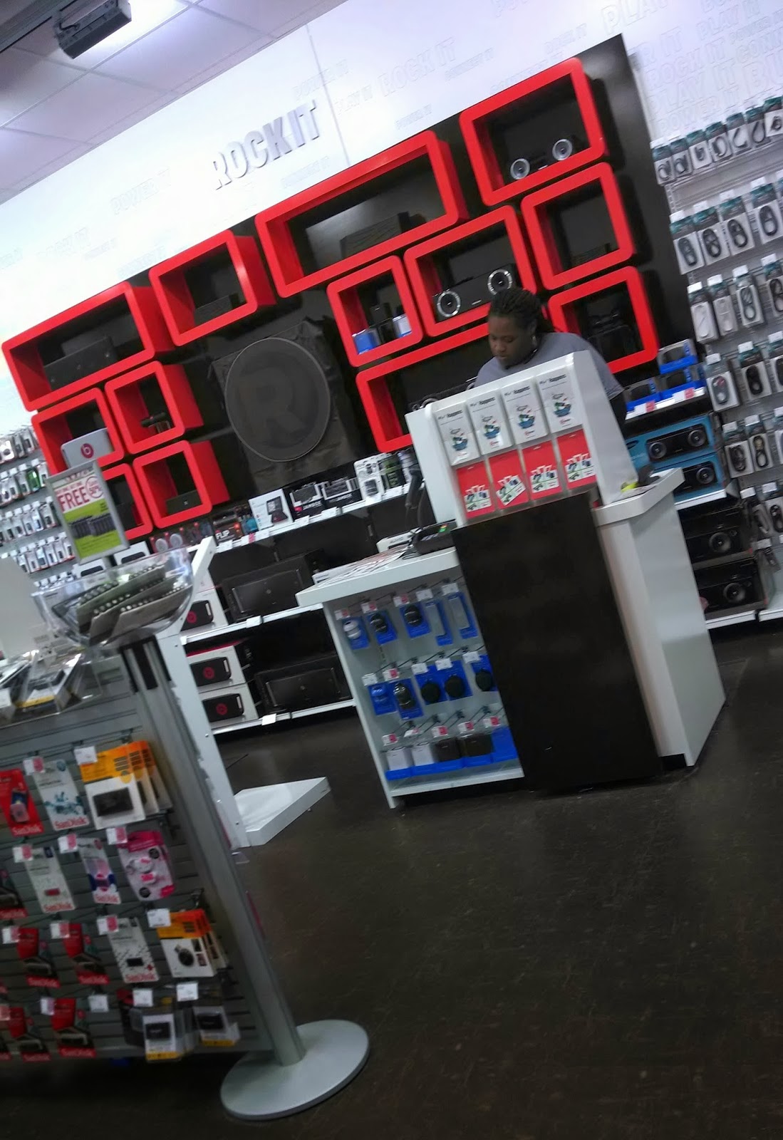 FREE IS MY LIFE TECH RadioShack Stores have been Redesigned for