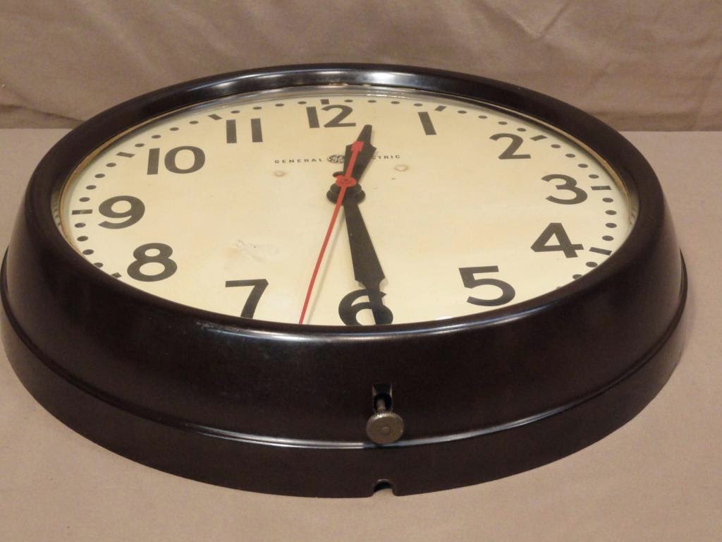 Navy radio room clock ZS1II VE2EK Amateur Radio site