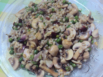 mushrooms and peas ...pasta style...but no pasta , it's pearl barley...