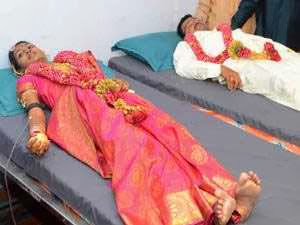 03-newly-wedding-couple-donated-their-bl