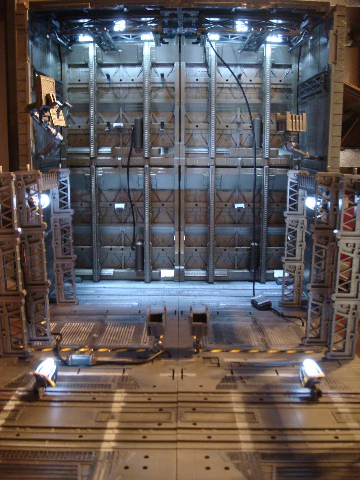 Minor/Repaint: - Autobot Hangar by Zebu (WIP) | TFW2005 - The 2005 Boards