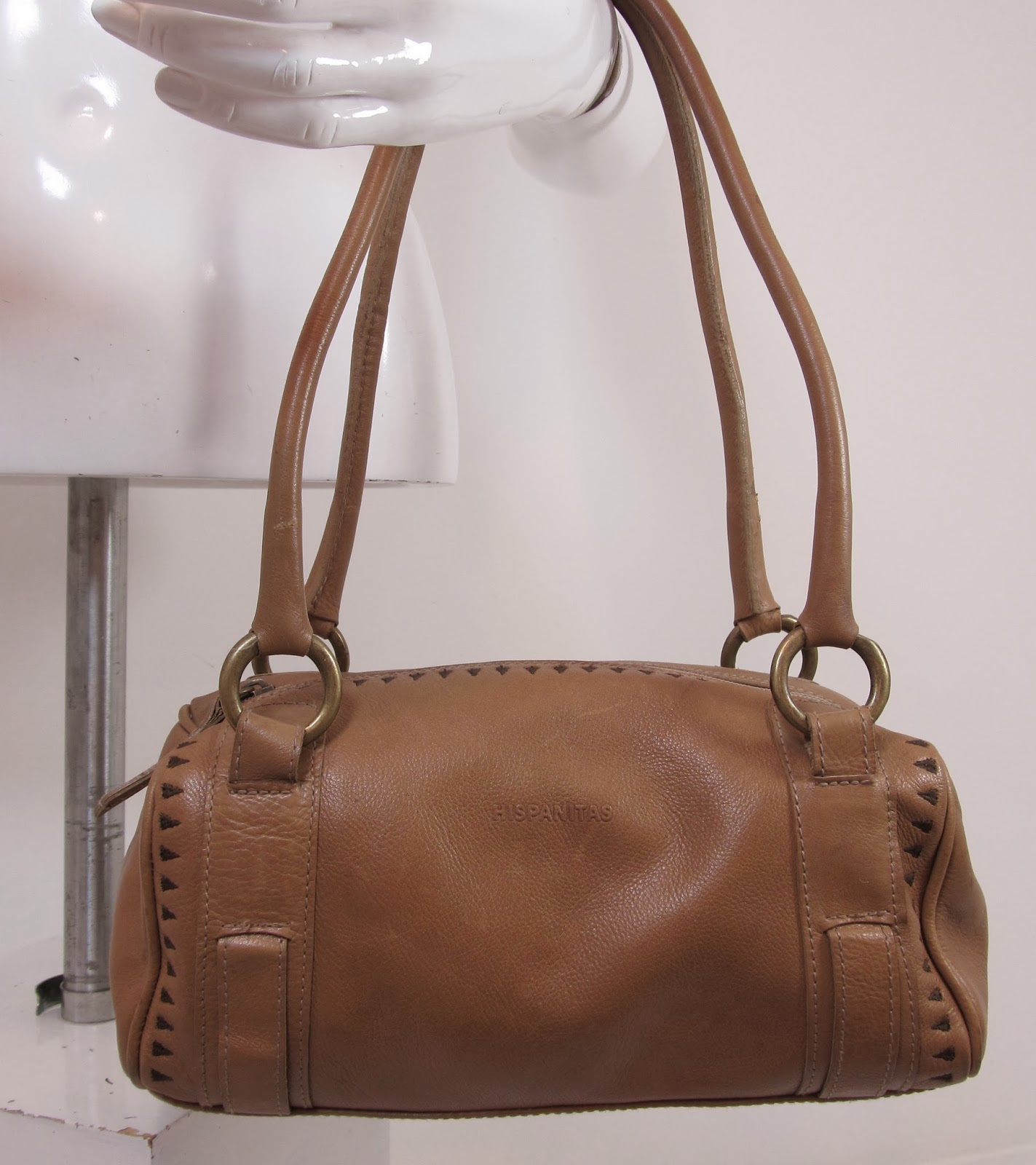 tan purse over shoulder, tan purse