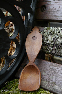 spoon carving+spooncarving+jon mac+dartmoor+devon