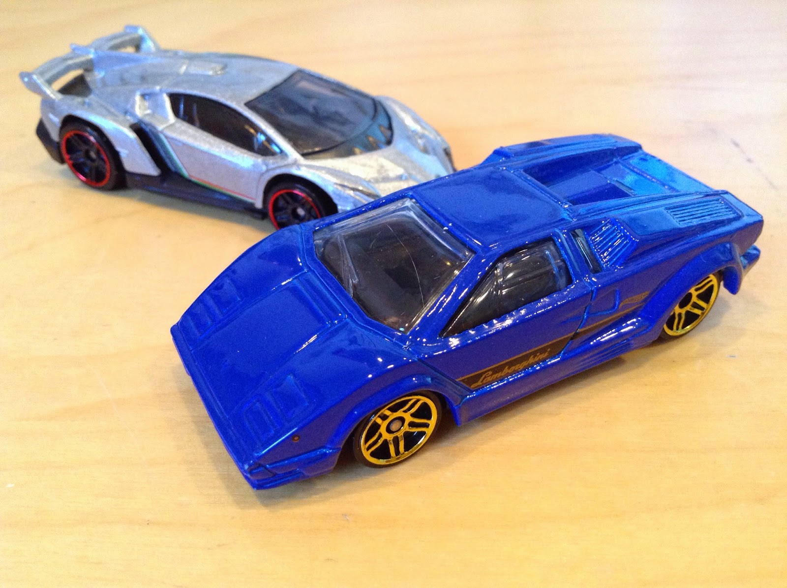 Julian's Hot Wheels Blog: Lamborghini Veneno & Lamborghini ...