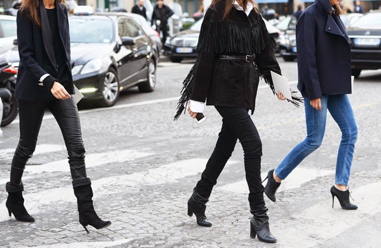 French Voguettes brigade, street style, Emanuelle Alt, suede fringe belted jacket French Voguettes brigade, street style, Emanuelle Alt, suede fringe belted jacket