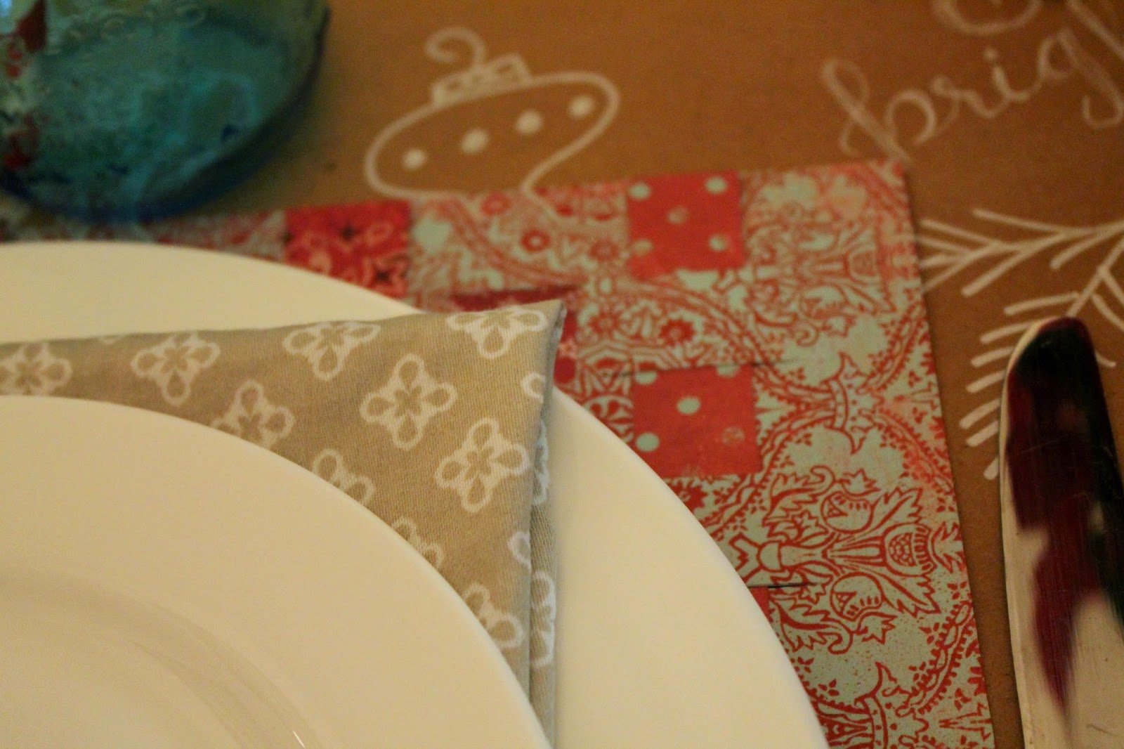  Holiday Tablescape with Kraft Paper Table Cloth