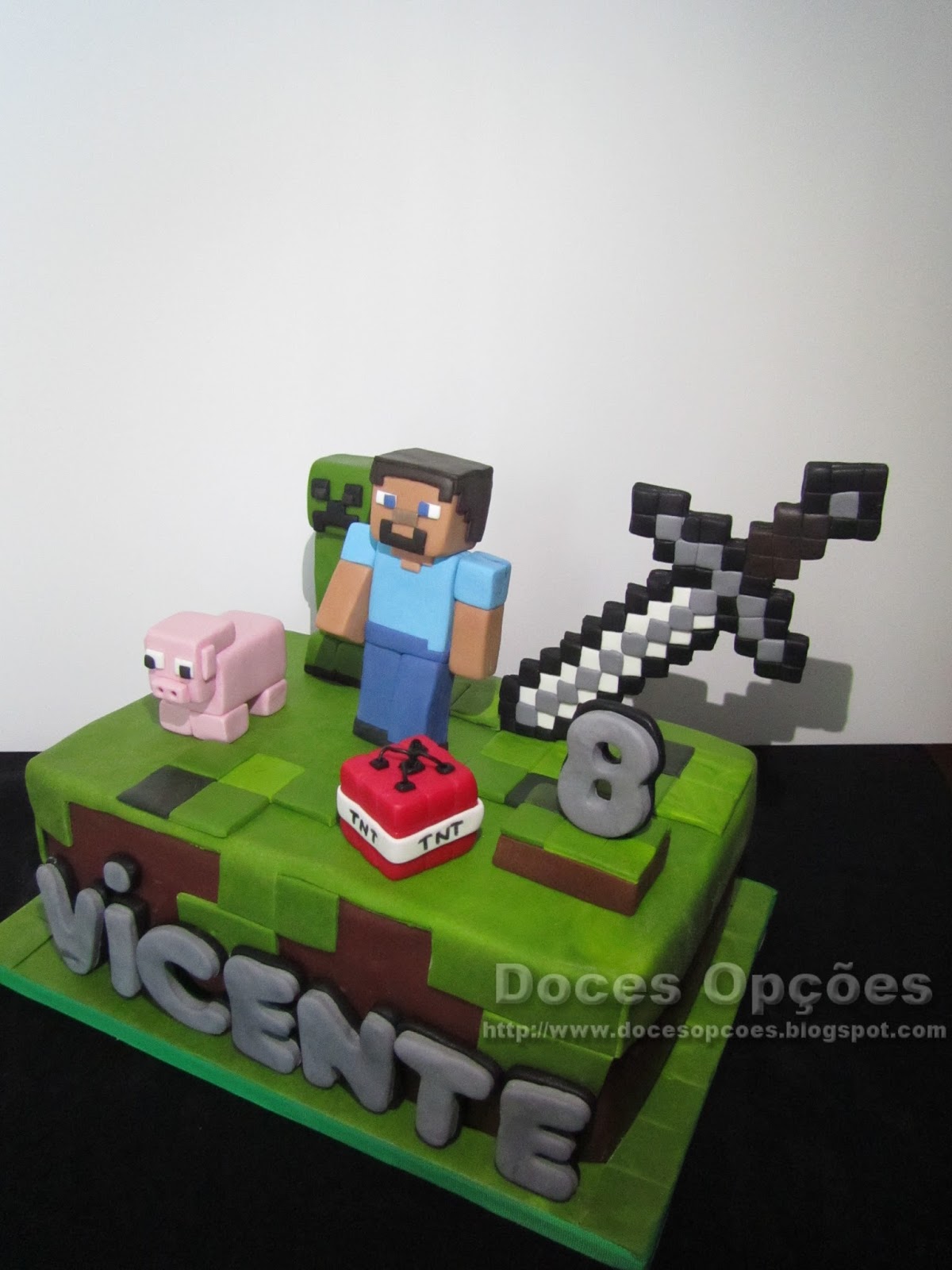 Doces Opções: Um bolo Minecraft para o 8º aniversário do Vicente