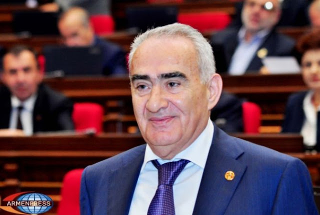Presidente de Armenia felicitó al escritor Suren Muradyan