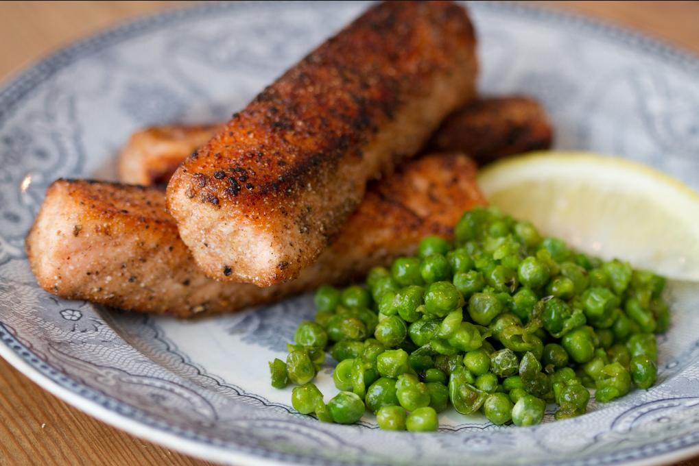 The Best Yoga For You Salmon fish fingers, served with green peas