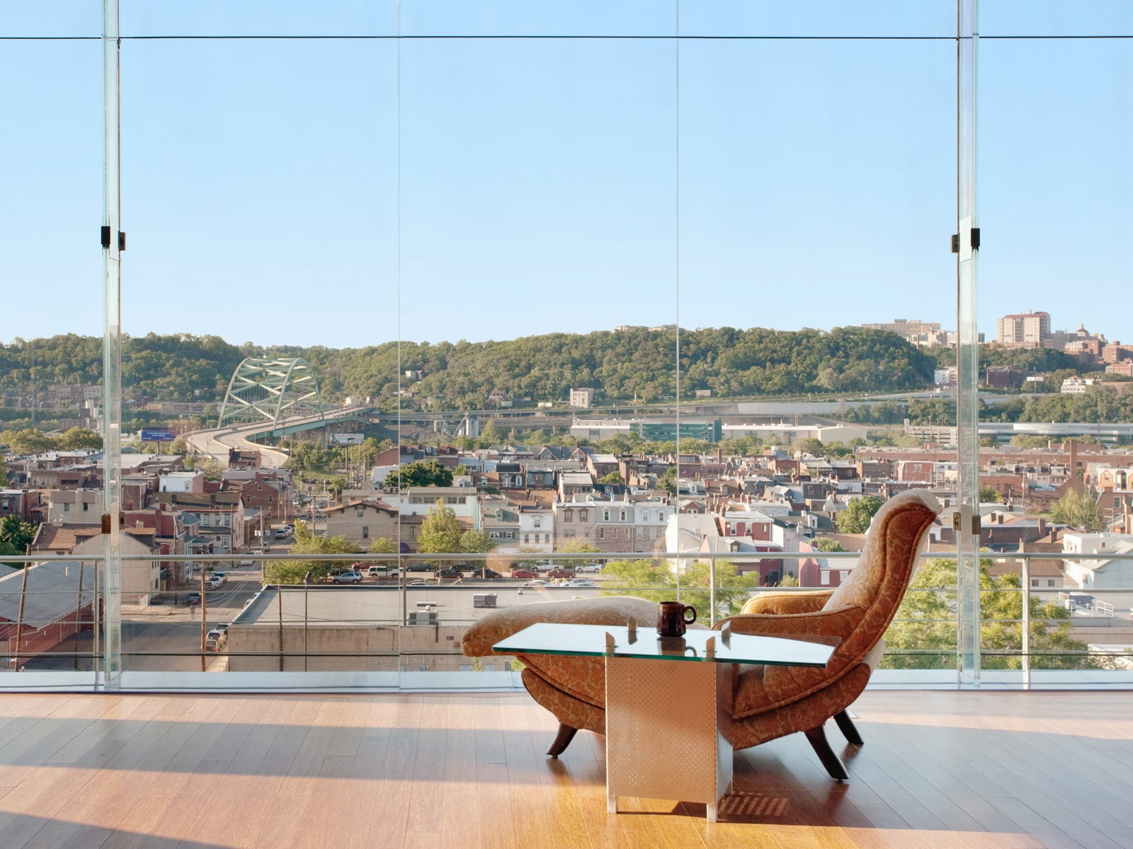 Unconventional Emerald Floating Glass House in Pittsburgh, Pennsylvania