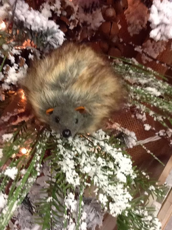 Ben Franklin Crafts and Frame Shop, Monroe, WA Themed Christmas Tree