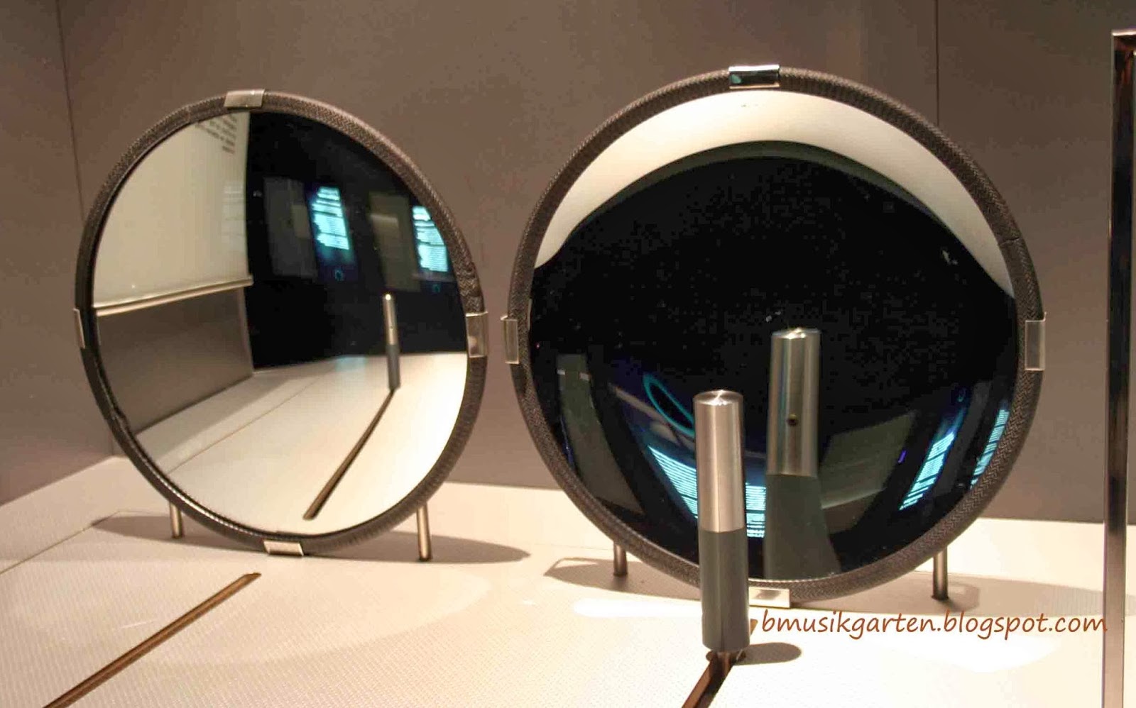 Resultat d'imatges de cosmocaixa espejos