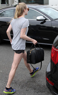 Amanda Seyfried approaching her car carrying a big black bag