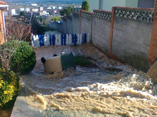Destrozos por la incompetencia y avaricia de Aqualia Cuyences-oviedo-carretera-inundaciones-aqualia