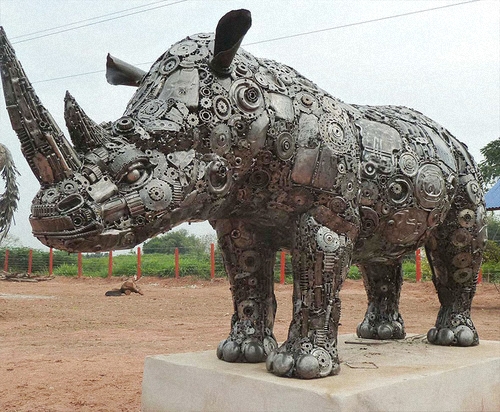 03a-Large-Animal-Sculpture-Rhino-Giganten-Aus-Stahl