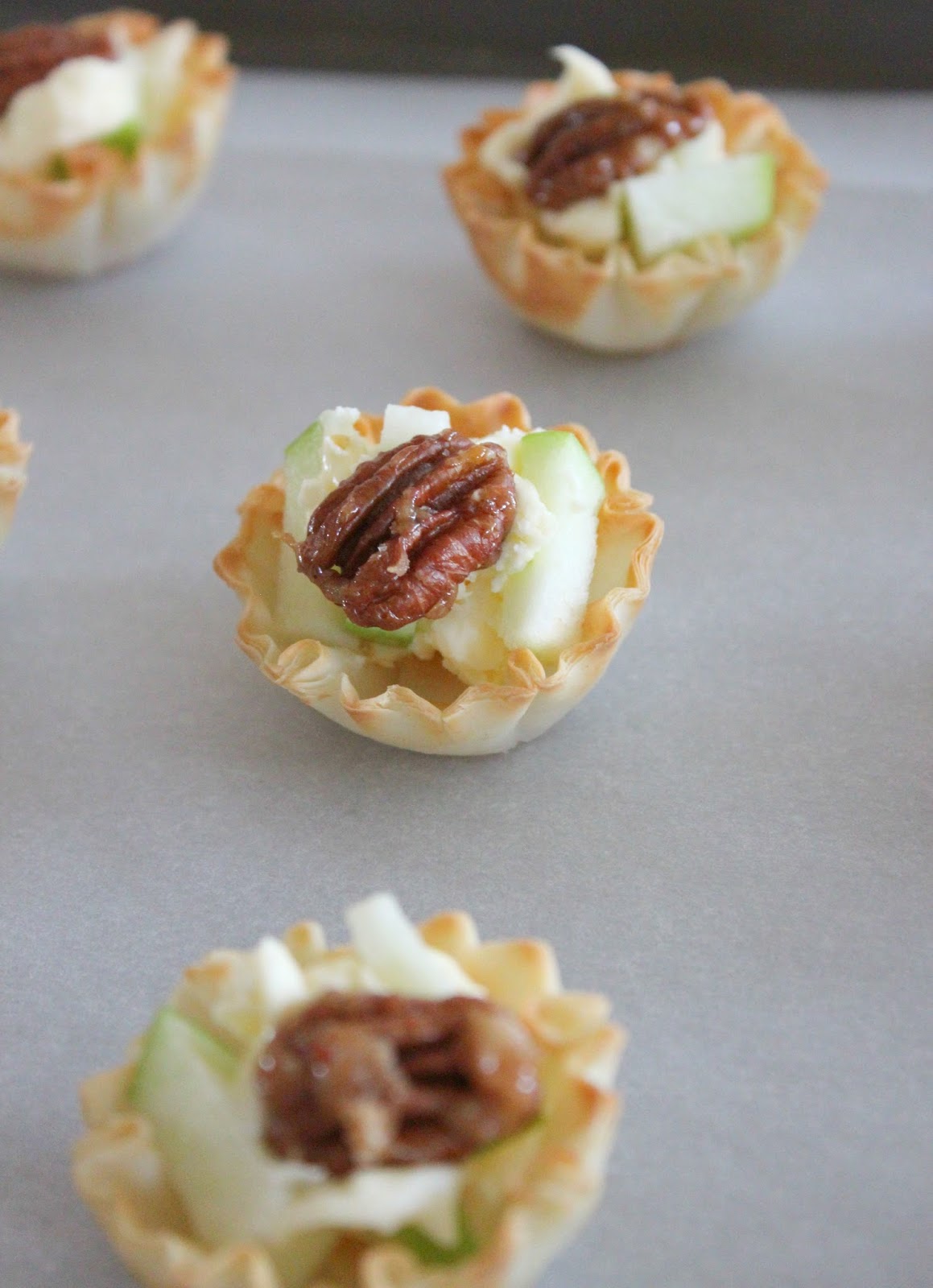 Apple, Brie & Honey Nut Appetizers!