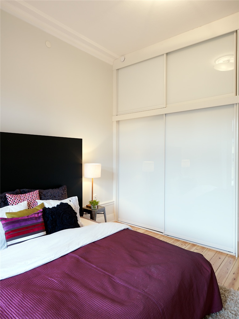 Purple and white bedrooms Purple and white bedrooms
