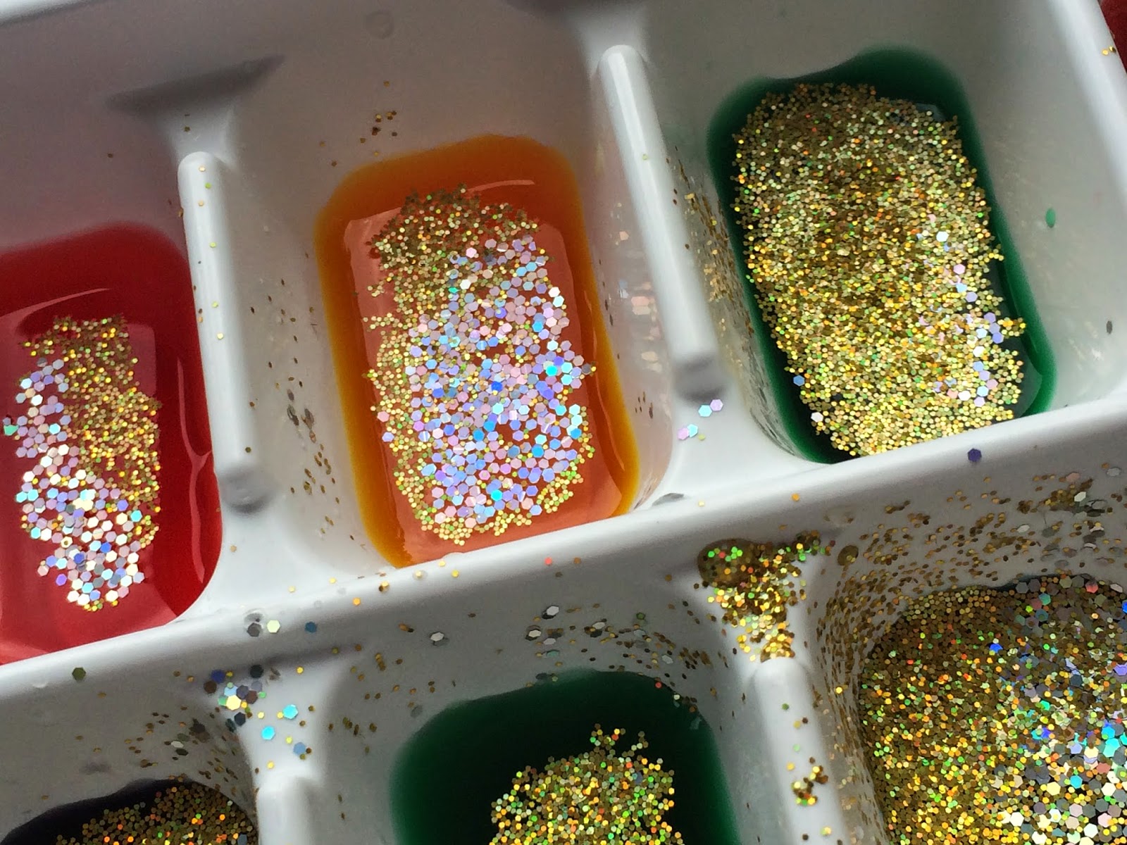 Mini and Mommies Kids' Glitter Paint Project Freezing Art!