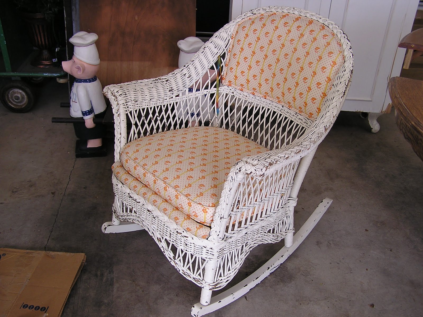 Brocanteur Vintage White Wicker Rocker