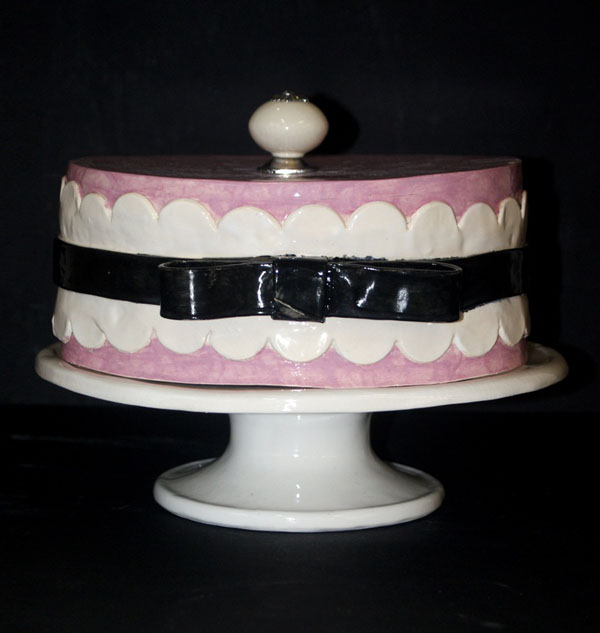 Homebuildlife Ceramic cakes by Grace Johnson