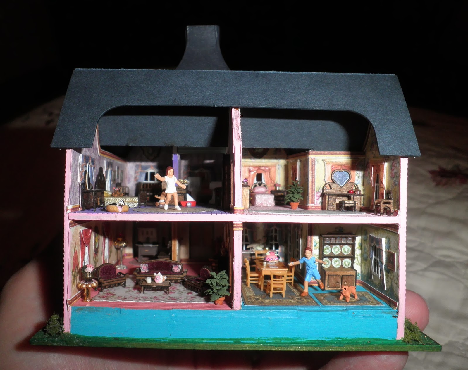 1 inch scale dollhouse