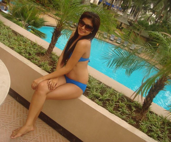 sexy filipina in blue bikini pic