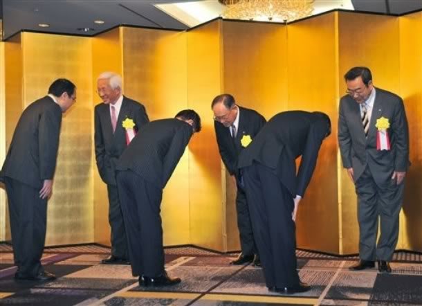 Hukum Hormat Membungkuk ala Jepang Hukum Hormat Membungkuk ala Jepang